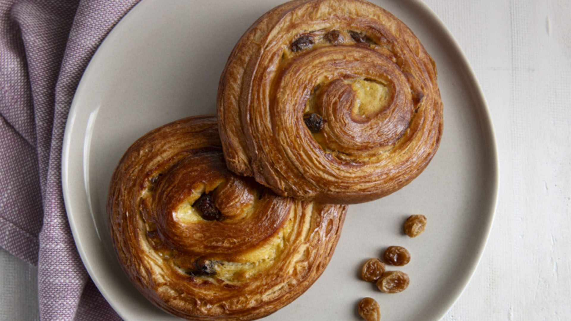 1229 - GIRELLA CON CREMA E UVETTA
