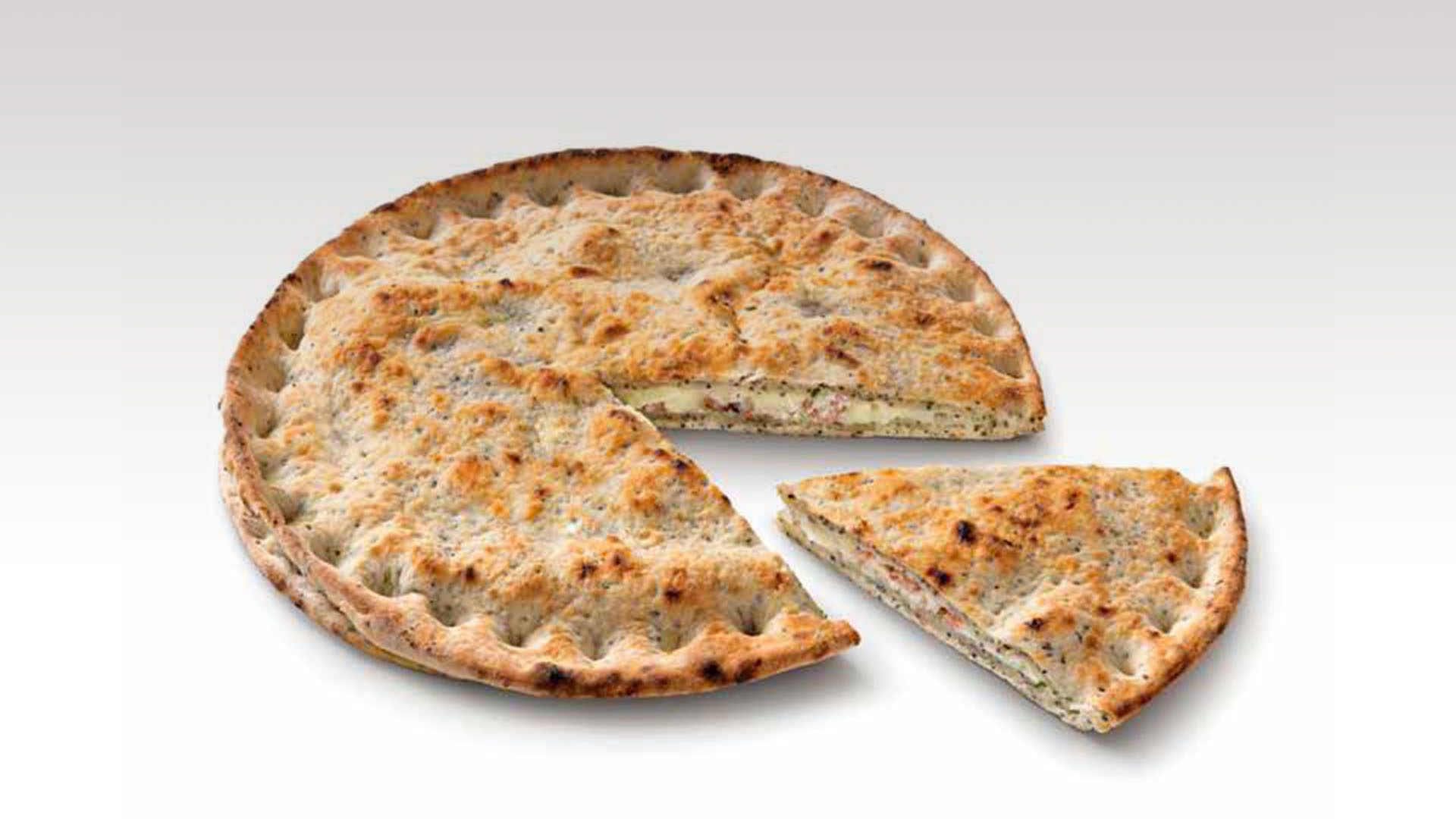 1519_focaccia_speck_e_brie_sfondo_bianco