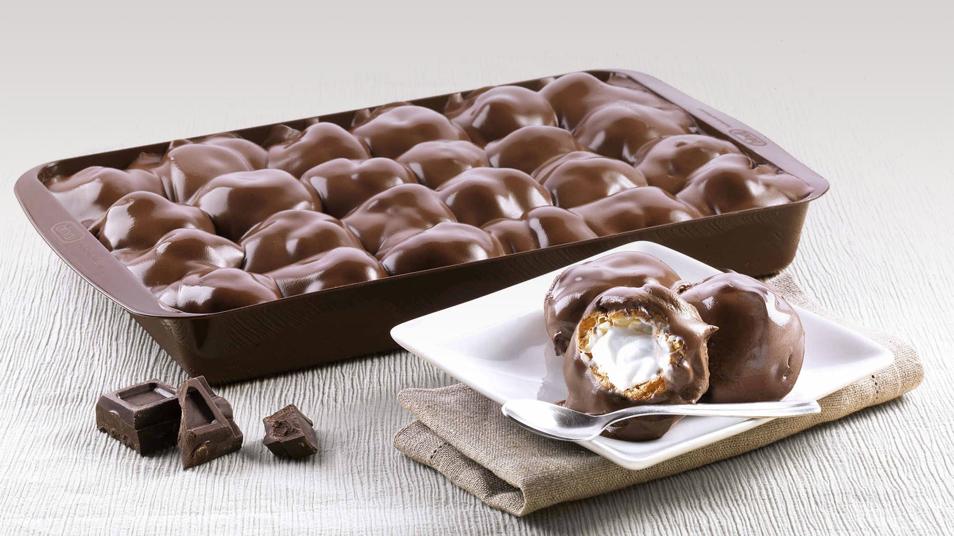 1544_3456_profiterol_scuro_vassoio_bassa
