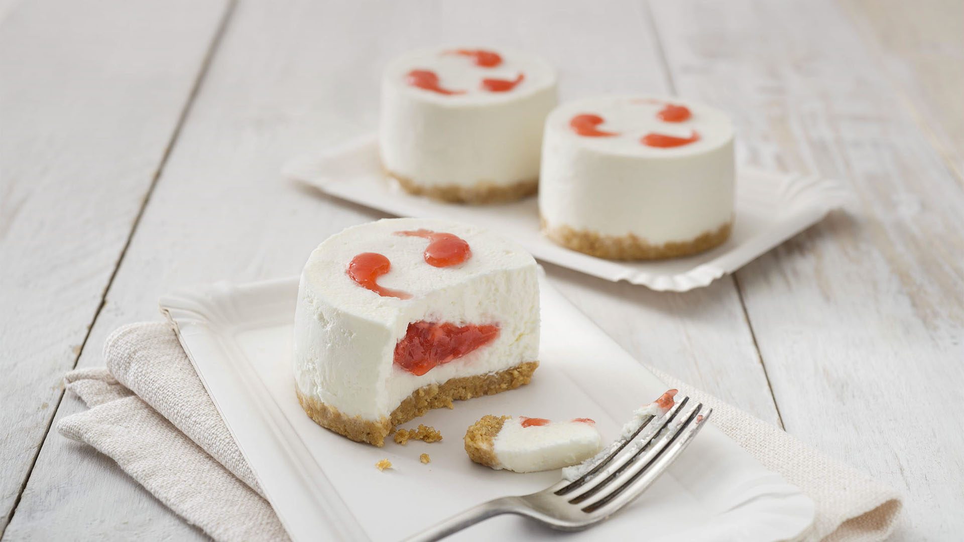 2543_strawberry_cheesecake_mono_a